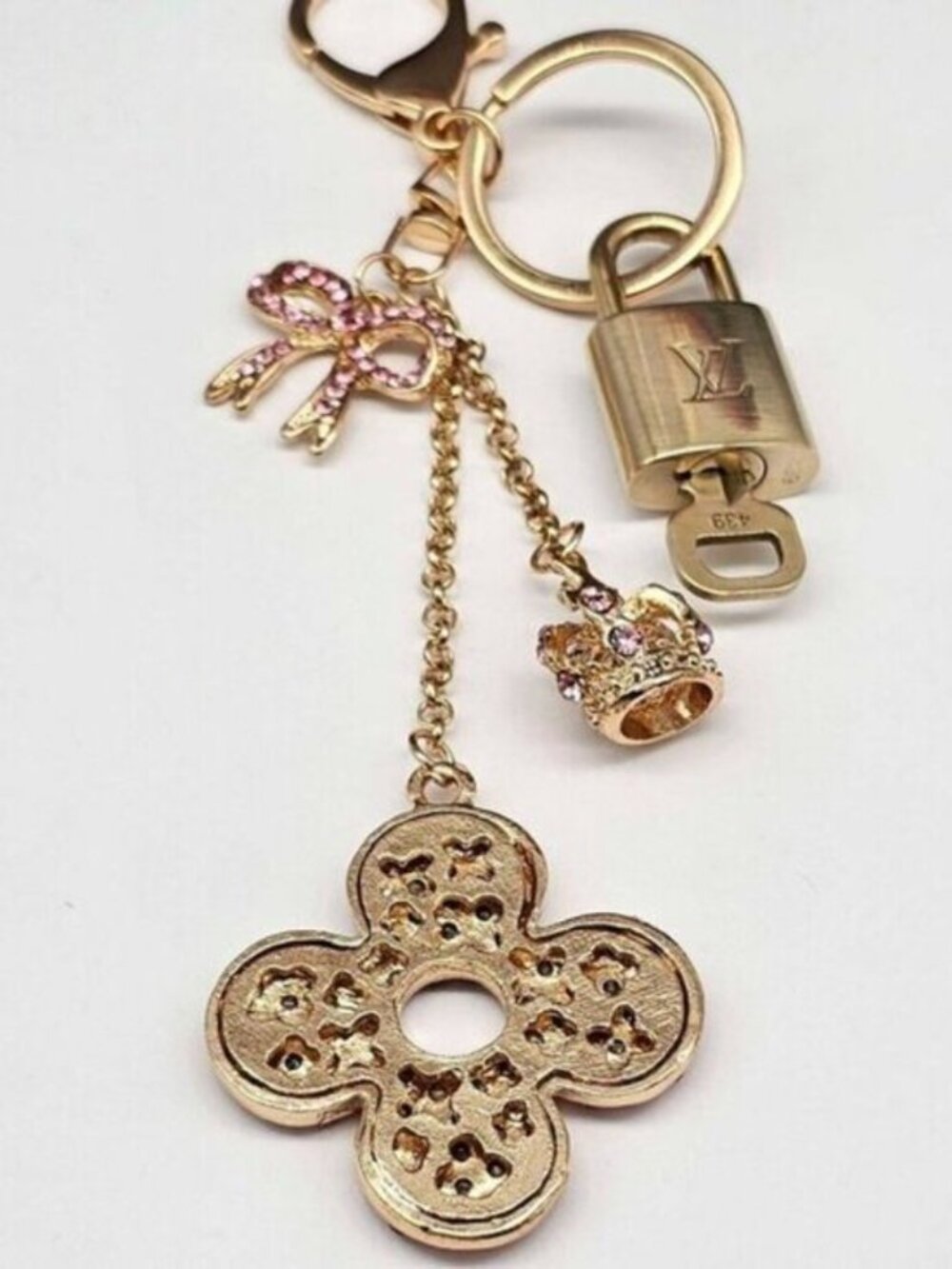 LV Authentic Gold Padlock 🔒 Key Set w/ Unbranded Flower Keychain Charm - Picture 4 of 9